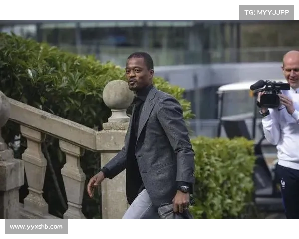 埃弗拉在足球历史上的地位与影响力分析：从边路快马到防守大师